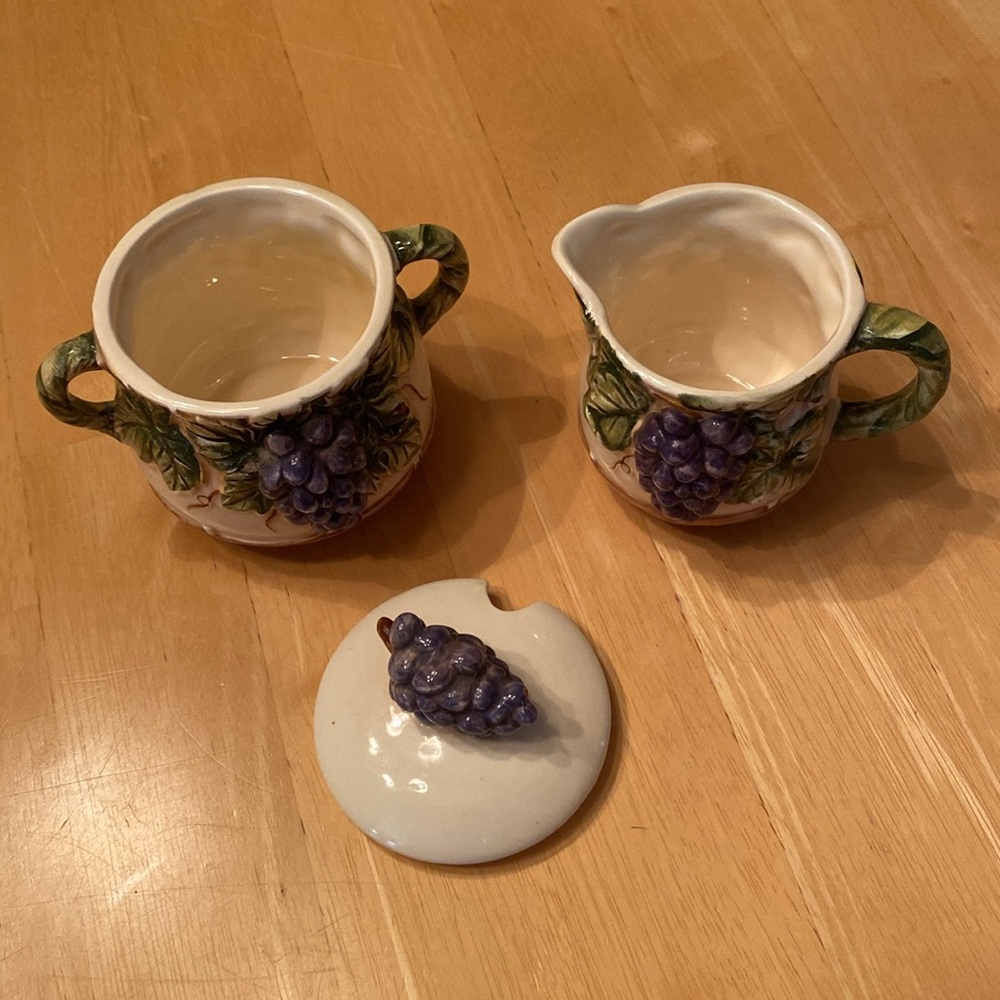 😎Grape Themed Creamer and Sugar Tea and Cookie Set🍇 - Picture 6 of 7